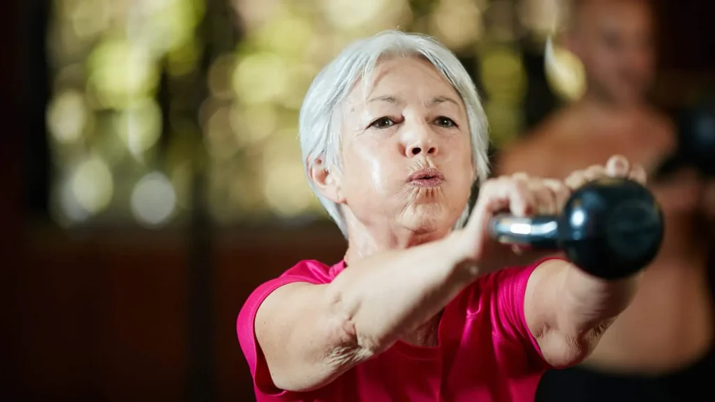 Toning Arms Without the Bulk: Is It Achievable? 1 Woman doing resistance band exercises for toned arms Slough